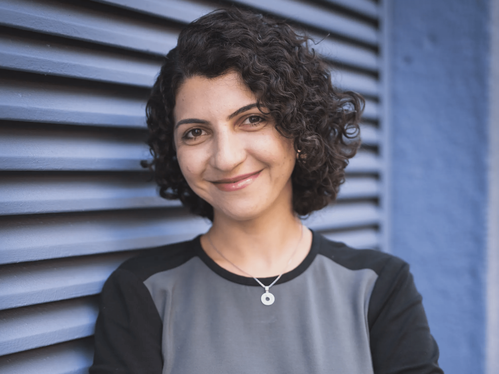 farnaz-ronaghi-headshot-with-background
