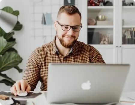 man_glasses_laptop
